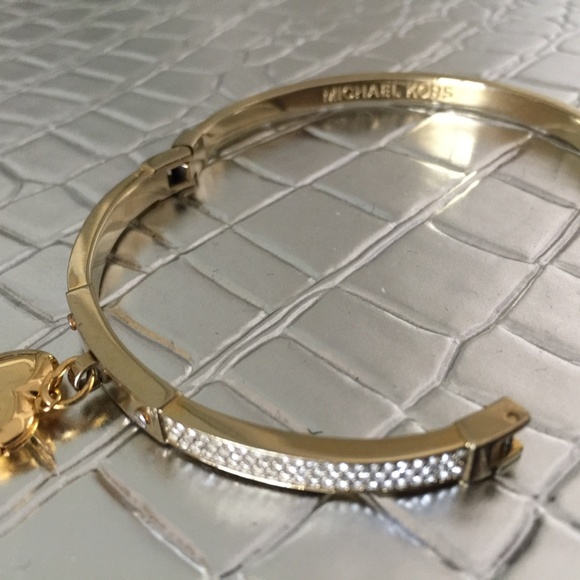 NWOT Michael Kors Hinged Heart Bracelet - Picture 7 of 7